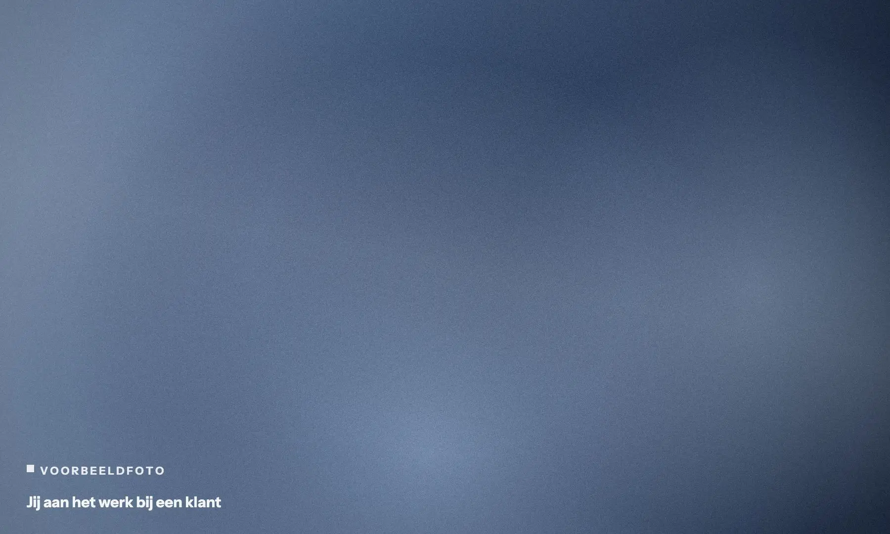 grote foto: een site op een laptop en een telefoon